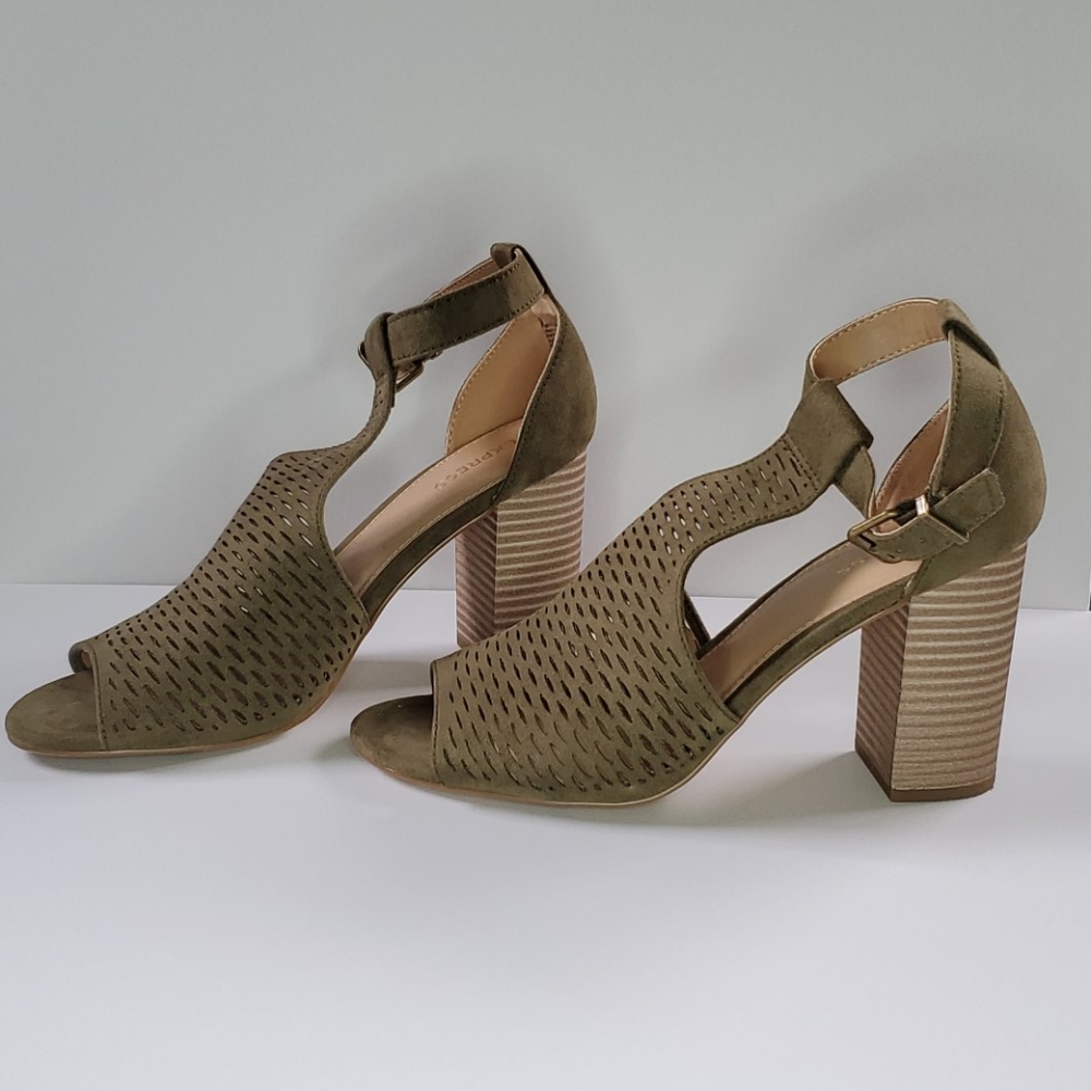 Express Block heel sandals